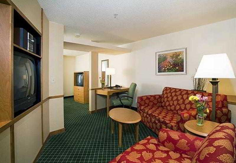 Fairfield Inn And Suites By Marriott Tampa Brandon Номер фото